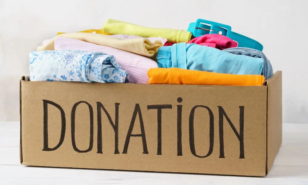 The Benefits of Organizing a School Clothing Drive