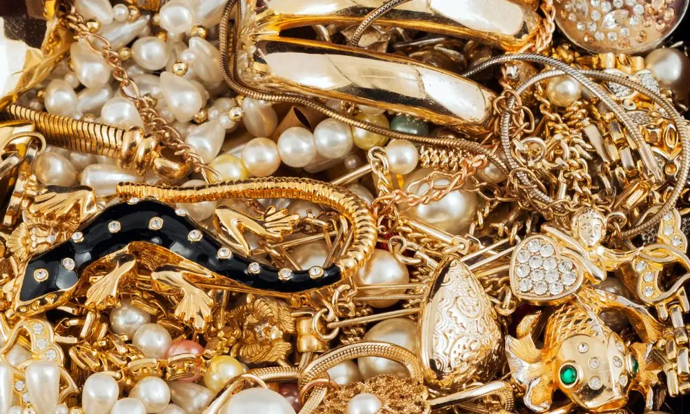 Donating Old Jewelry: 5 Things You Need To Know