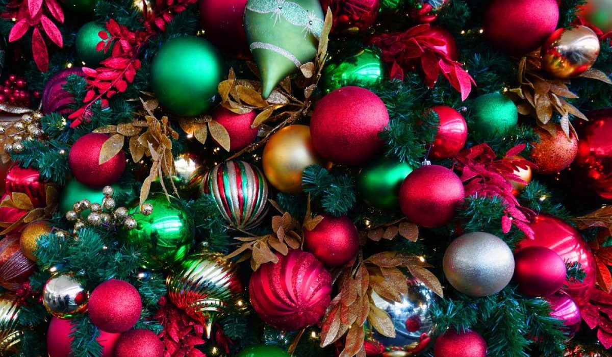 5 Reasons To Consider Donating Holiday Decorations