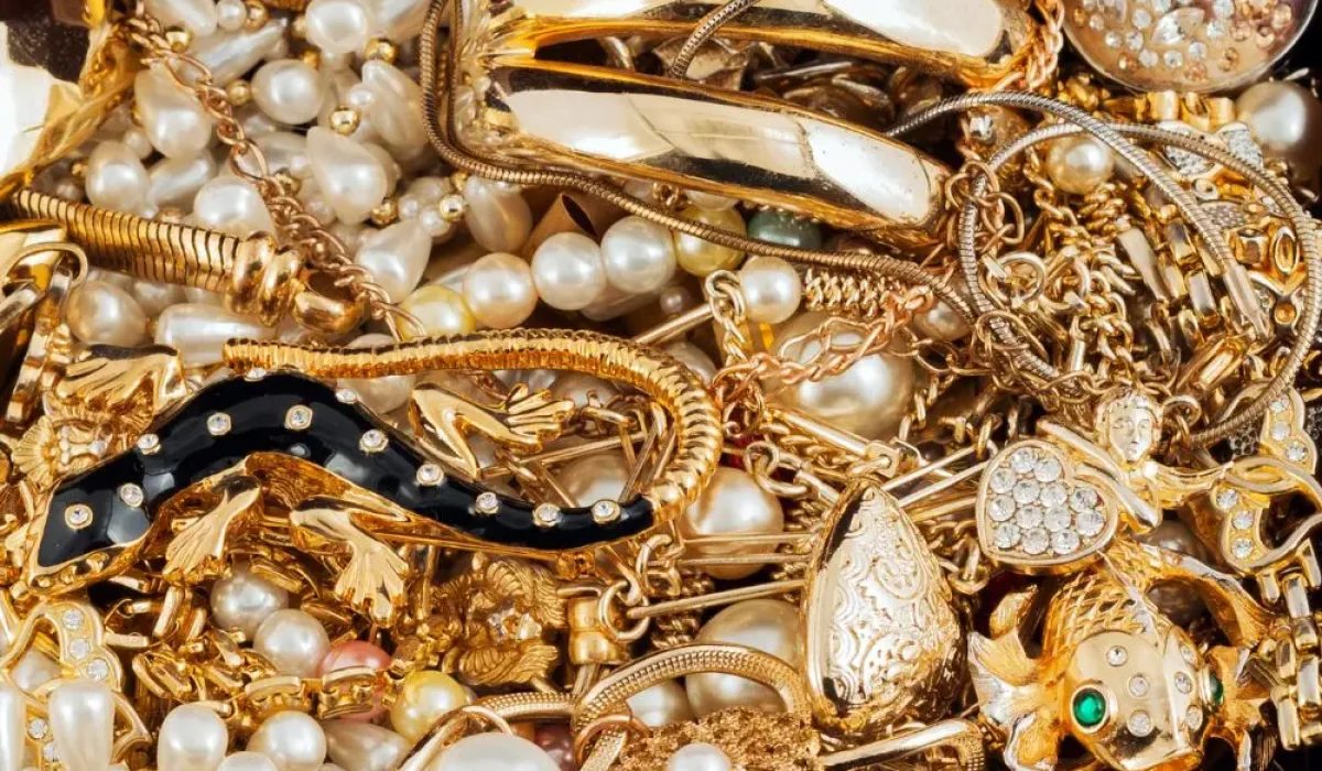 Donating Old Jewelry: 5 Things You Need To Know